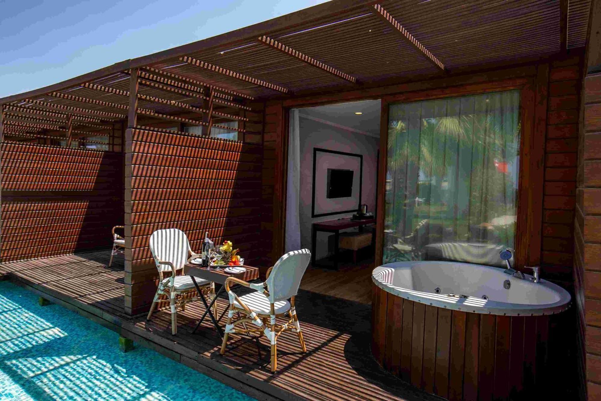 Risus Beach Resort Hotel Kuşadası Exterior photo