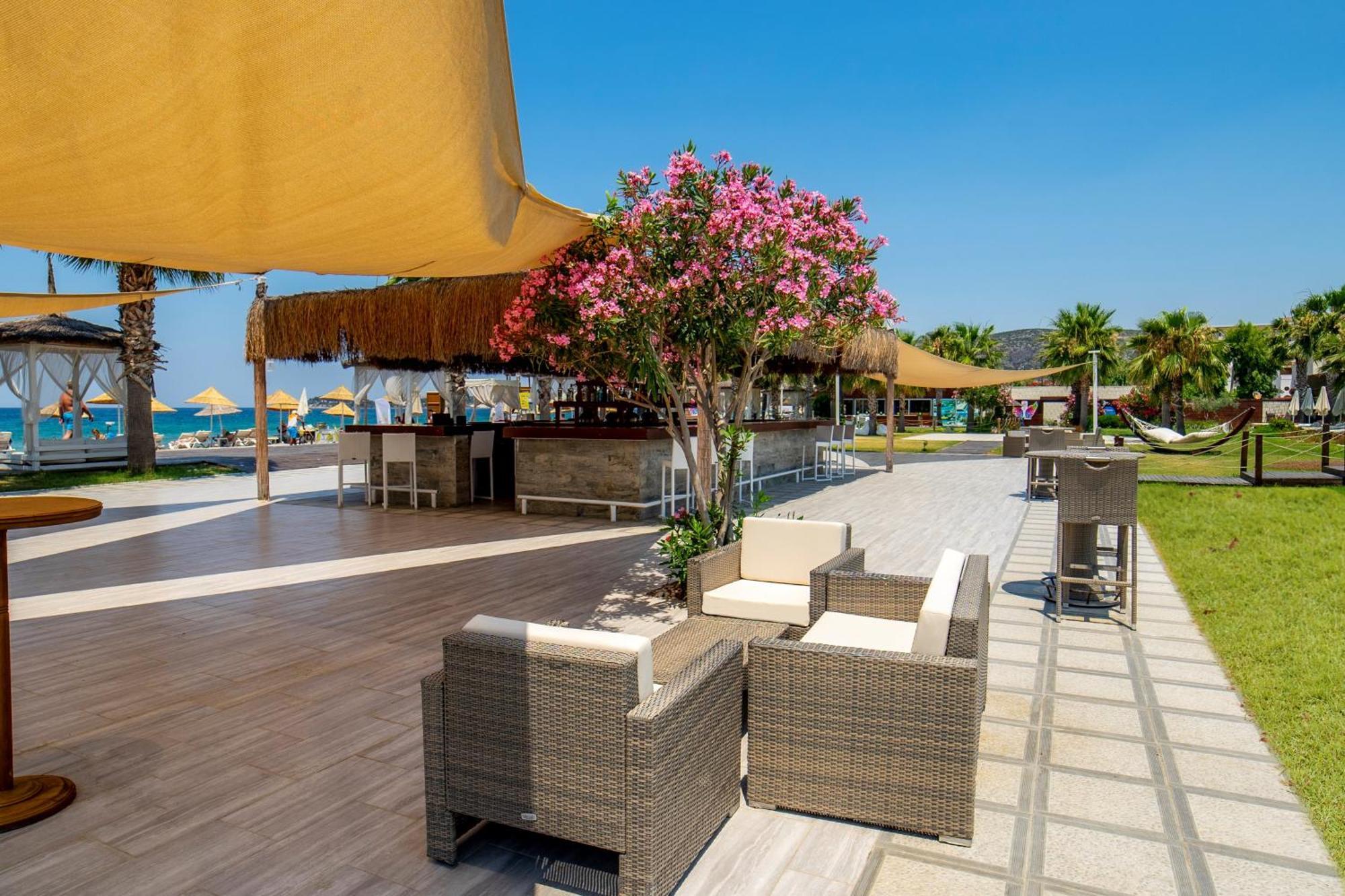 Risus Beach Resort Hotel Kuşadası Exterior photo